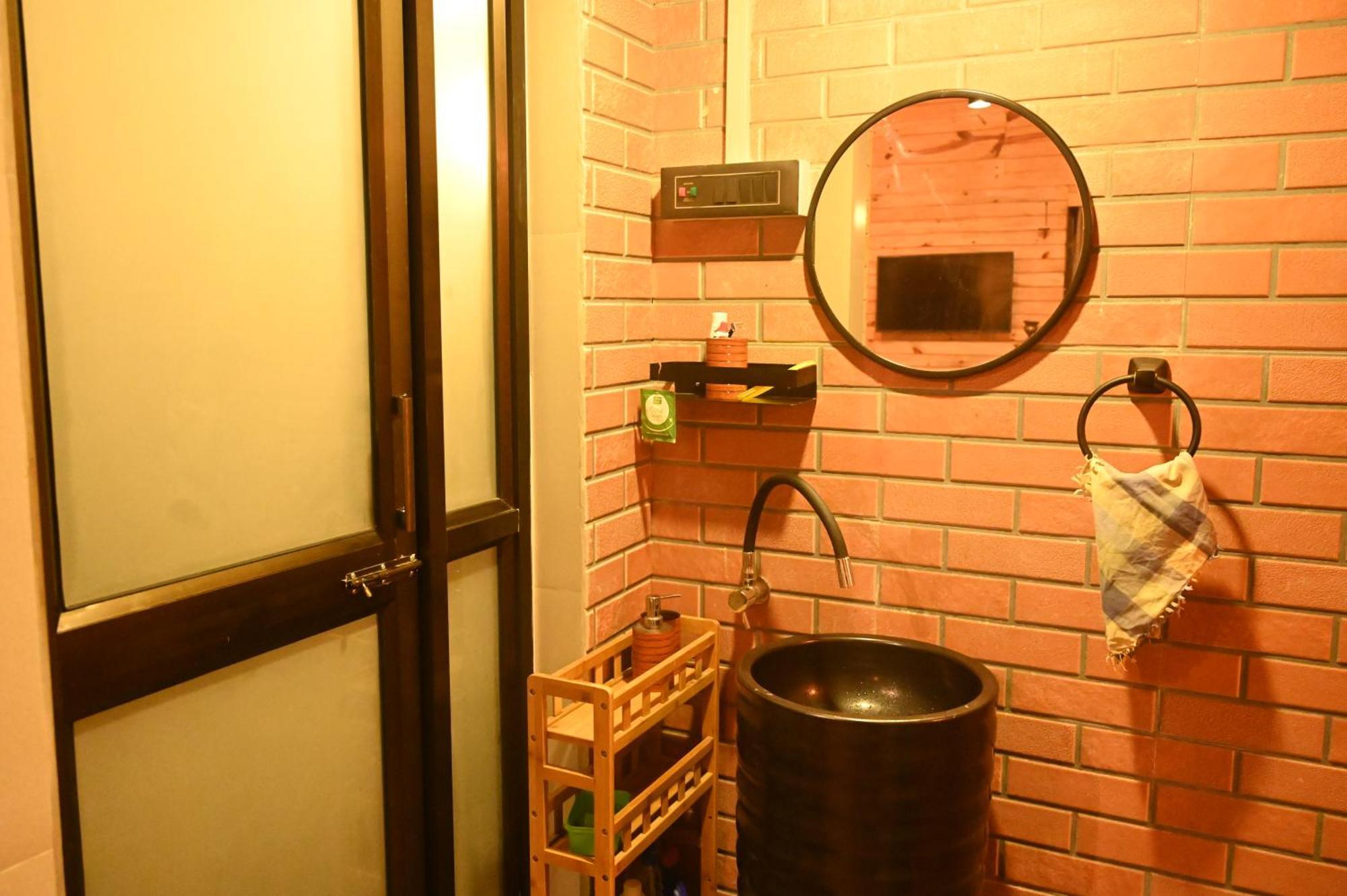 The Cabin By The Bayou Bed and Breakfast Guwahati Esterno foto