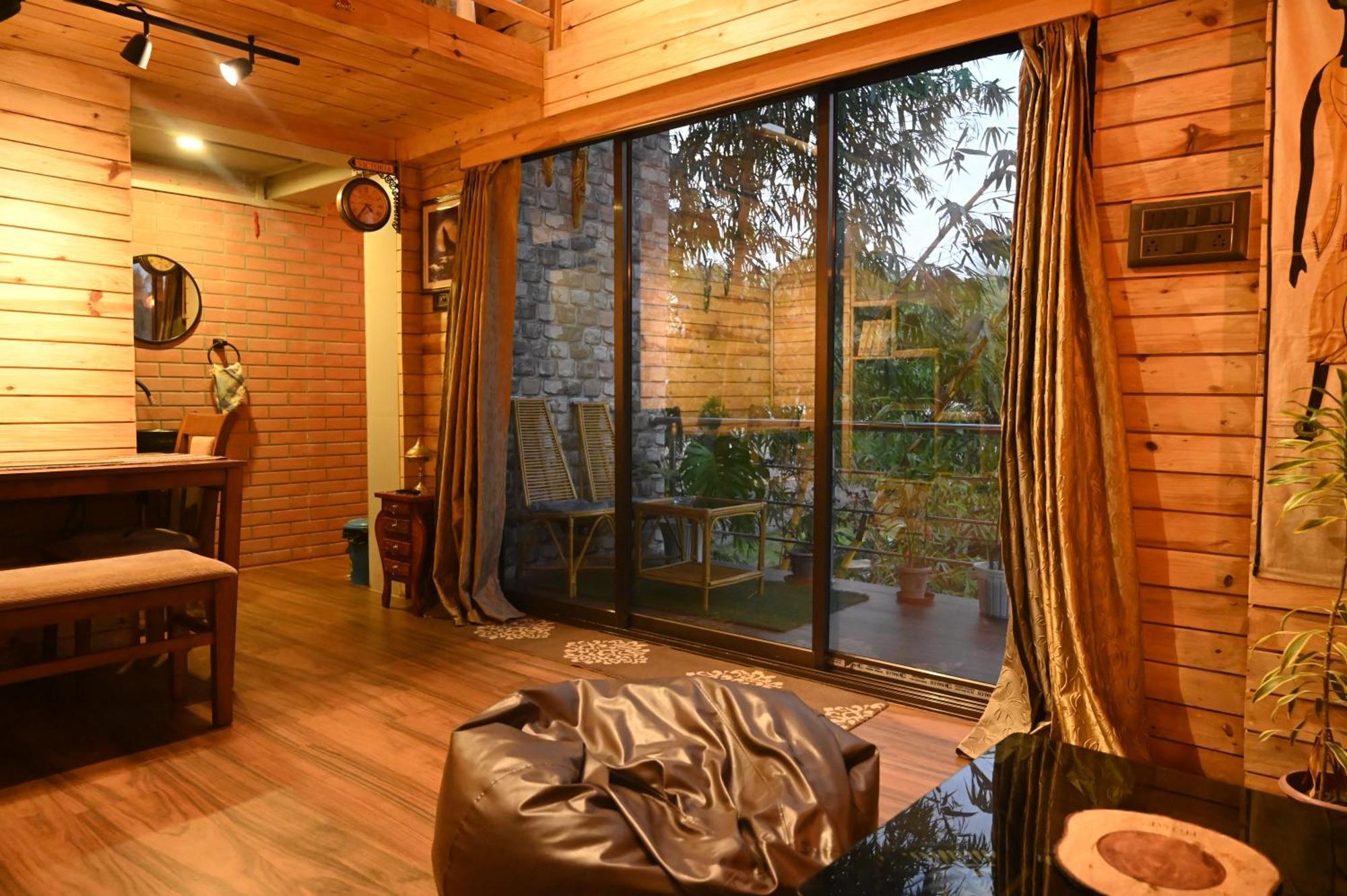 The Cabin By The Bayou Bed and Breakfast Guwahati Esterno foto